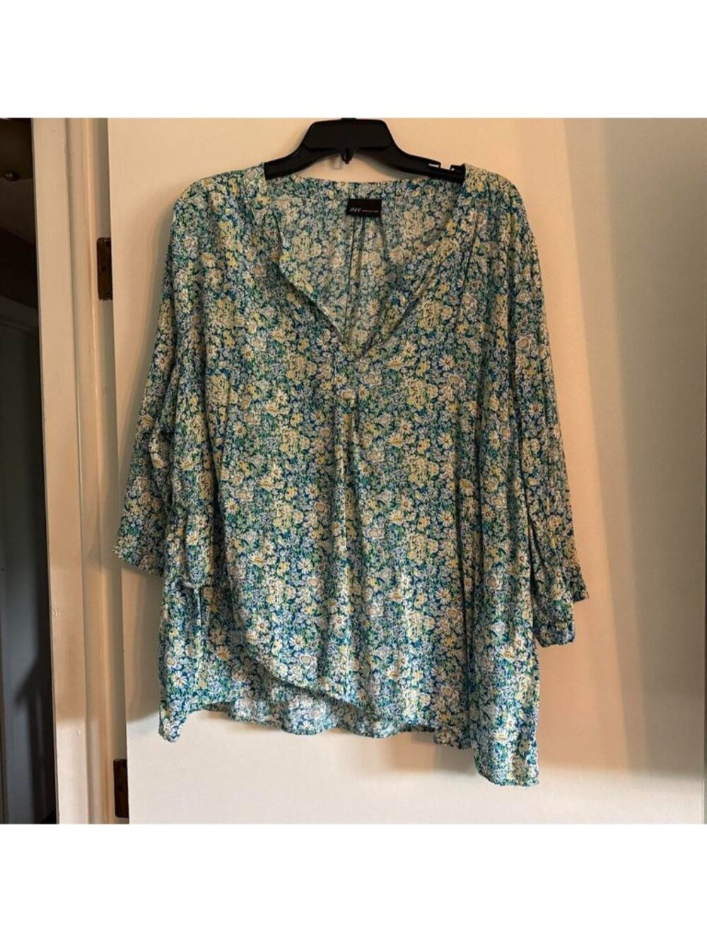 Jones New York blue and white floral blouse with 3/4 sleeves #floral #blouse